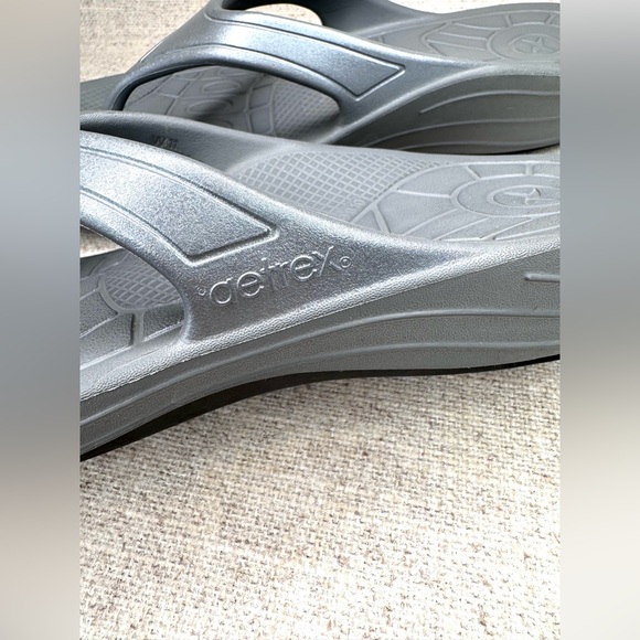 Aetrex Maui Lynco womens size 11 orthotic comfort flip flop sandals gray silver - Picture 4 of 7